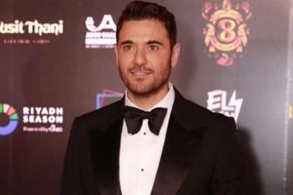 أحمد عز يهدي تكريم مهرجان القاهرة السينمائي للزعيم عادل إمام