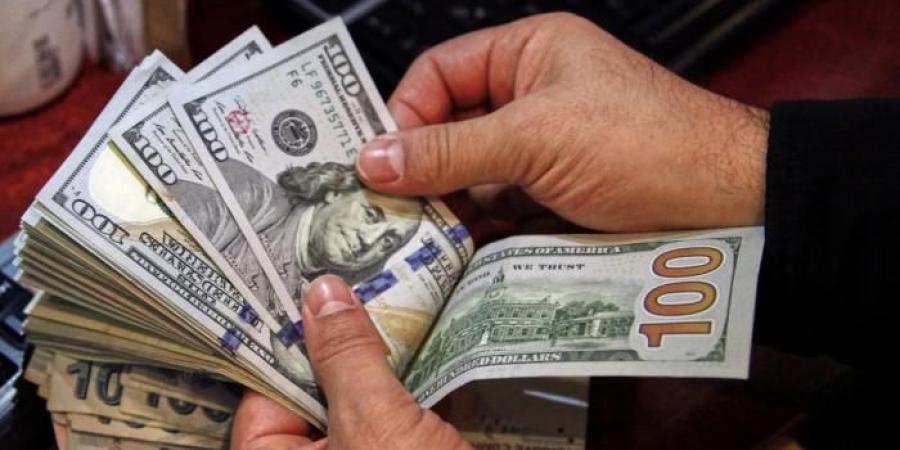 سعر الدولار اليوم.. الأخضر يتجه للارتفاع بدعم من توقعات خفض أقل للفائدة