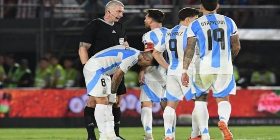 ليلة تعثر البرازيل والأرجنتين.. فتح رشاشات المياه وغضب ميسي (فيديو)