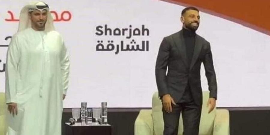 محمد صلاح في معرض الشارقة للكتاب.. استقبال حافل لـ«فخر العرب» (فيديو)