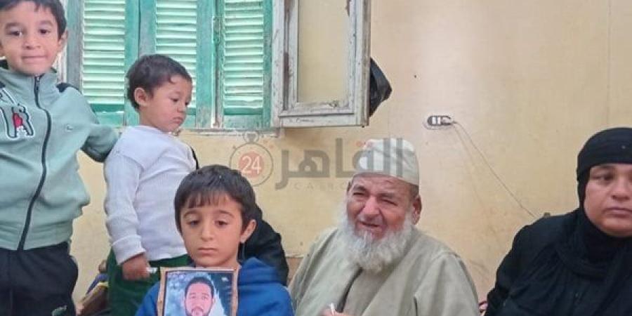 والد مناع شهيد الشهامة على الطريق الإقليمي بالمنوفية: اتغدر بيه علشان جدعنته وترك 3 صغار - مصر بوست