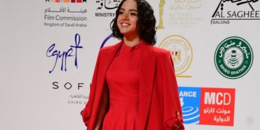 رنا رئيس تخطف الأنظار بإطلالة جريئة في «القاهرة السينمائي» (صور)