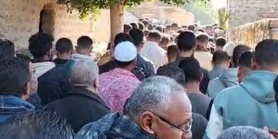 ذهب للعلم وعاد في الكفن.. الآلاف يشيعون جثمان طالب حادثة الجلالة بأسيوط - مصر بوست