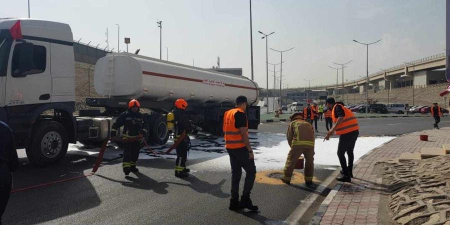 بالصور.. مطار القاهرة يحاكي تجربة السيطرة على حادث تسريب وقود طائرات