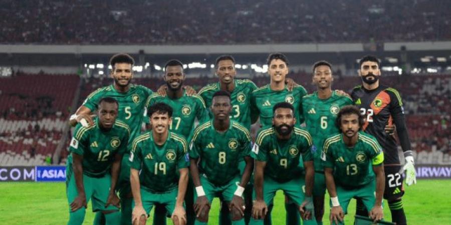 جماهير المنتخب السعودي تفتح النار على حكم مباراة إندونيسيا