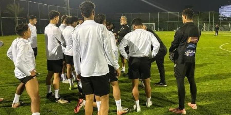 ميكالى يطالب لاعبي منتخب الشباب بالتركيز فى لقاء ليبيا